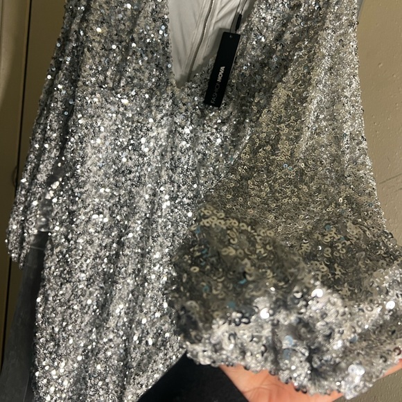 SPARKLY SILVER LOW V-NECK DRESS | SIZE MEDIUM - Picture 4 of 6